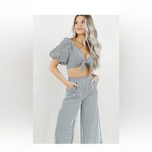 ATTN** Small top/MED bottoms! Checker set with tie top and wide legged pants